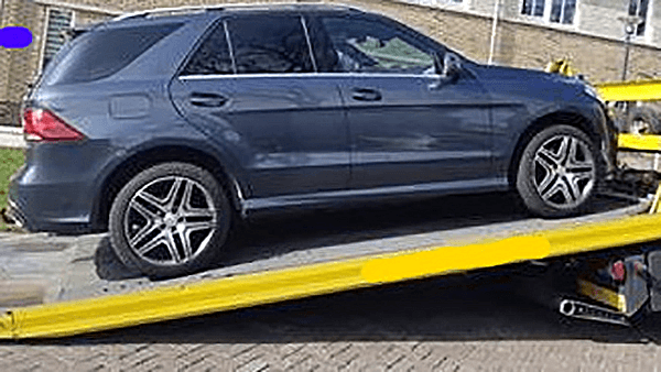 Op 8 maart 2021 is er conservatoir beslag gelegd op banksaldi, twee woningen en vier luxe auto’s. Op de foto een van de auto's. Daarnaast is 260.000 euro contant geld in beslag genomen.