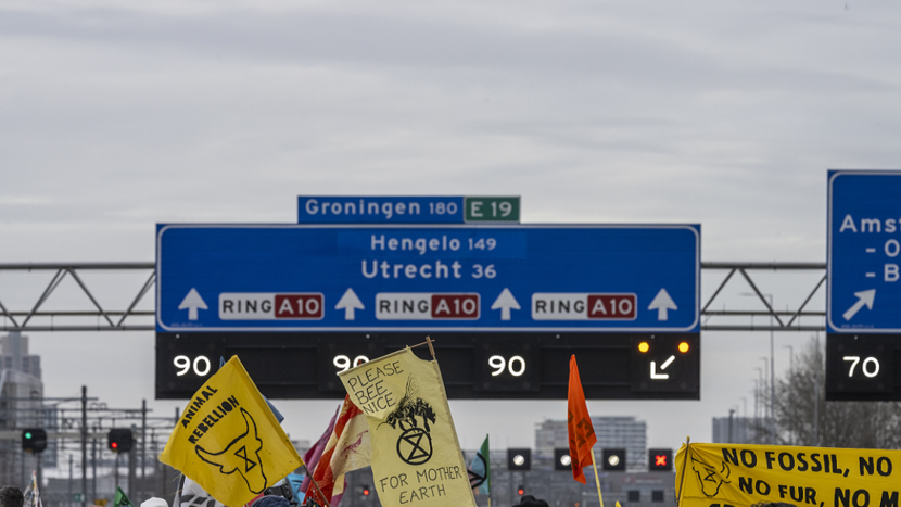 Demonstranten blokkeren A10 bij Amsterdam